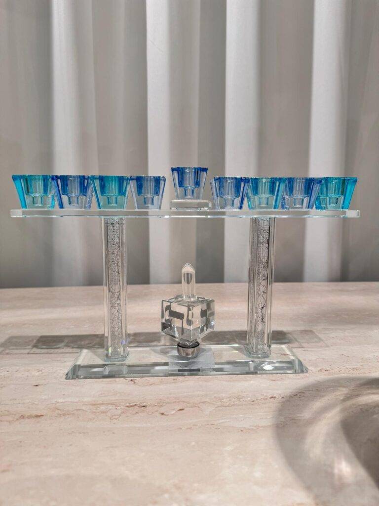 חנוכיה קריסטל צבעוני כחול 30*7*23